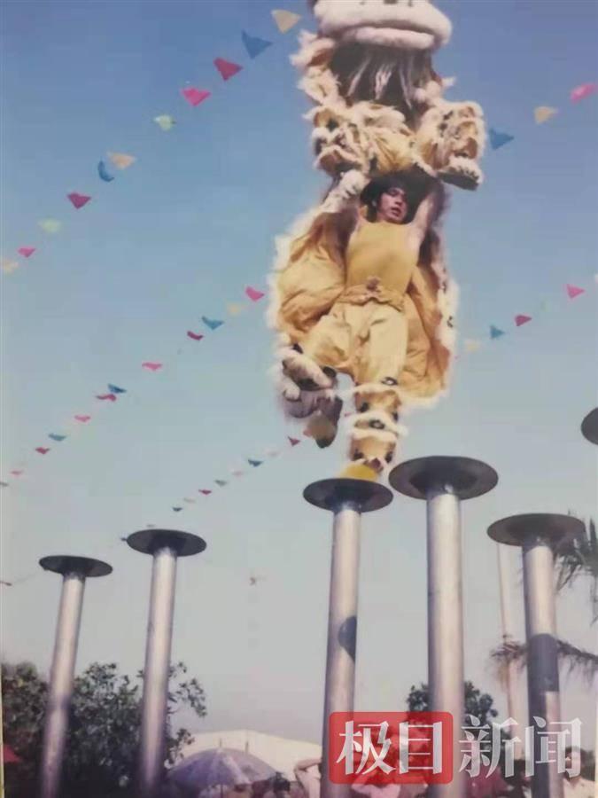 藤縣獅王比賽視頻，小巷深處的獨(dú)特魅力展現(xiàn)獅王風(fēng)采
