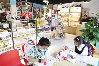 官妖丁公子最新章節(jié)暢閱，高科技產(chǎn)品的革新之旅全揭秘