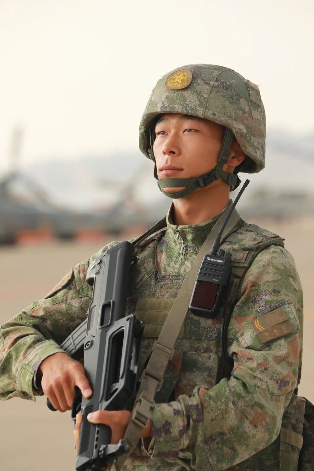 『最新軍裝揭秘，潮流與威嚴(yán)并存』